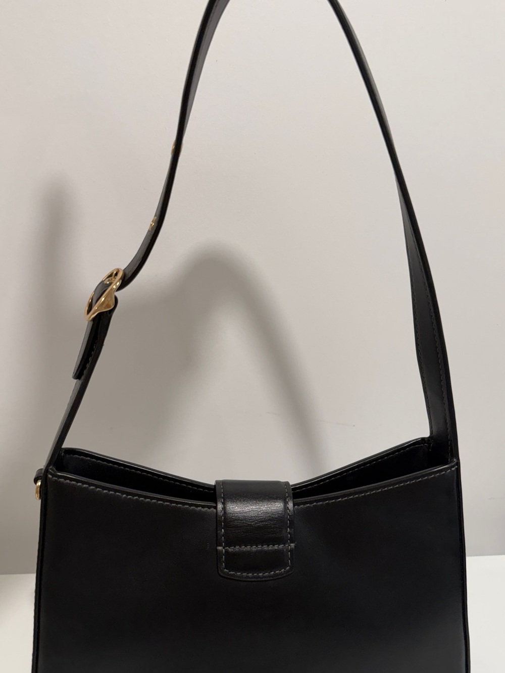 Coach Black Leather Shoulder Bag with Gold Turn-Lock - Picture 4 of 4